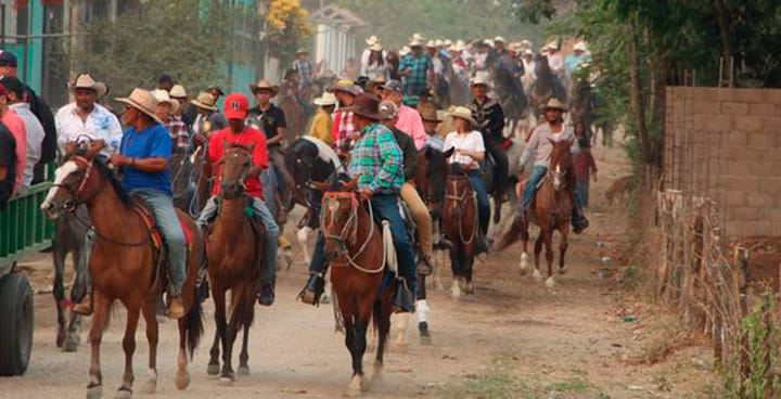 Masiva cabalgata en Feria Patronal de Arimis, Olancho - Diario La Tribuna