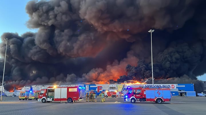 Przyczyny pożaru na Marywilskiej 44 w Warszawie. Dlaczego cała hala płonęła po 11 minutach?