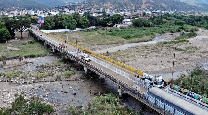 Venezuela y Colombia acuerdan ampliar horarios de sus puentes fronterizos