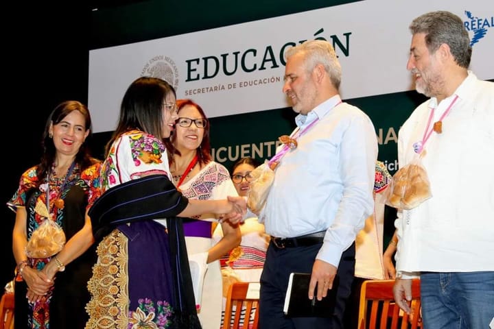 Michoacán honra la educación indígena: Ramírez Bedolla