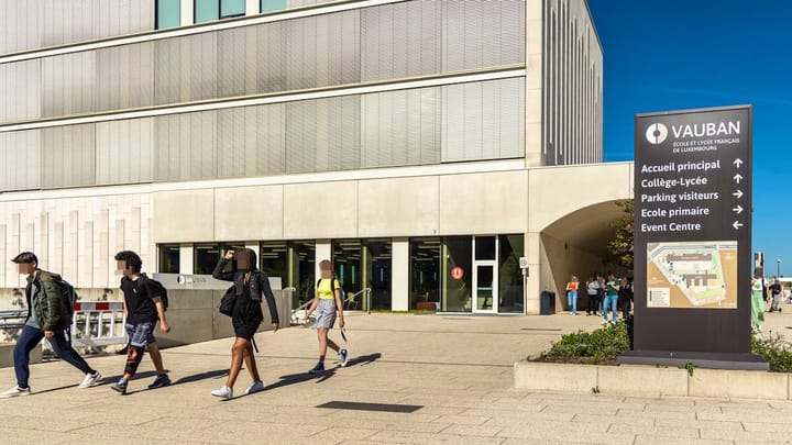 Un ado inconscient après un "jeu" d'étranglement à la cantine