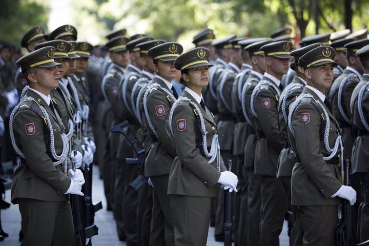 Gijón y Oviedo acogen el Día de las Fuerzas Armadas con una revista...