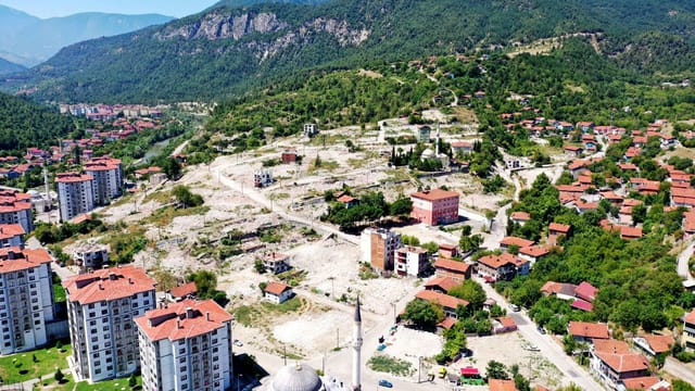 Karabük'te Soğuksu Mahallesi 3. Etap TOKİ konutlarının ihalesi yapıldı - Karabük Haberleri