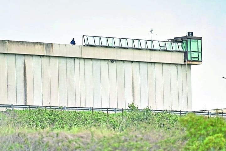 Carcere, Detenuto incendia una cella