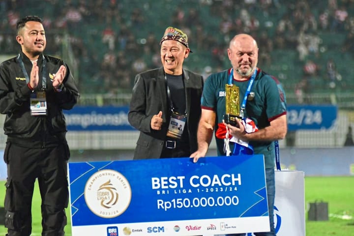 In just a year, Hodak leads Persib Bandung all the way to Liga 1 title