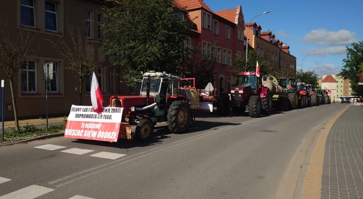 Rolnicy protestują w Gniewie. Chcą rozmawiać z wiceministrem Kołodziejczakiem - Polska